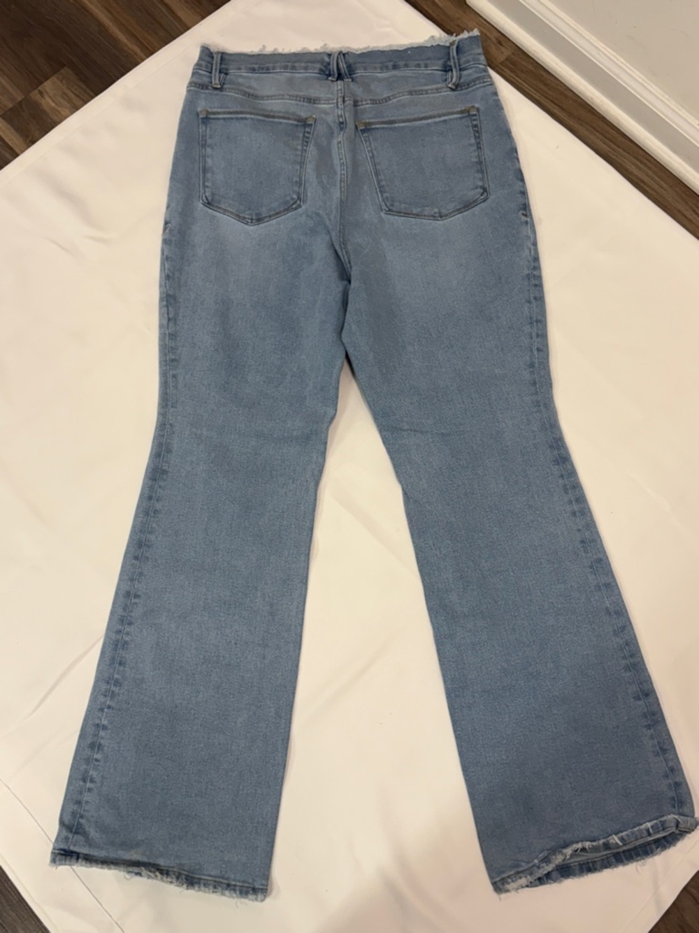 GOOD AMERICAN LIGHT BLUE FLARE JEANS WITH RAW HEM! - Picture 3 of 10